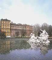 Clicca per ingrandire Fontana dei tritoni PALAZZO REALE Clicca per ingrandire Fontana dei tritoni PALAZZO REALE